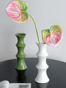 New Arrival Retro Ceramic Vase Fancy Decoration Ins Style New Year Red Middle Ancient Good-looking Hydroponic Insert Slender