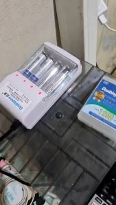 Ccas listrik baterai AA AAA lengkap cas baterai Cas Baterei charger baterai jam isi ulang penuh