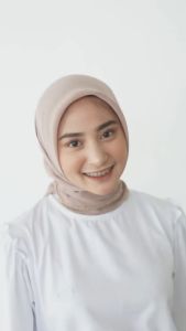 Koyu Hijab Segiempat Viney Jepang Mutiara Payet