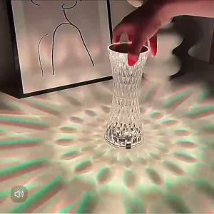 การเหนี่ยวนำลำโพงบลูทู ธ 16 สีขนาดเล็กเอวป่าเถื่อนคริสตัลโรแมนติกไฟกลางคืนขนาดเล็กห้องนอนหัวเตียงนอนห้องนั่งเล่นบรรยากาศแสง ﻿