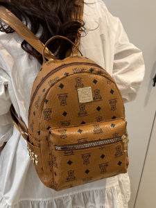 กระเป๋าเป้สะพายหลังผู้หญิงแบบซิปปิดน้ำหนักเบา ความจุขนาดกลาง ป้องกันน้ำได้ กระเป๋าสะพายไหล่แบบยูนิเซ็กซ์สำหรับนักเรียน