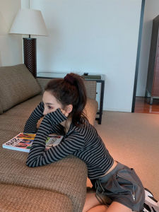 เสื้อยืดลายทางแขนยาวทรงเข้ารูปสำหรับผู้หญิง ฤดูใบไม้ผลิและฤดูใบไม้ร่วง แฟชั่นเสื้อเชิ้ตแขนยาวสั้น เสื้อเชิ้ตสไตล์เกาหลี