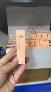 DHC Lip Cream – Son dưỡng môi Nhật Bản 1.5 g – Olive oil + Vitamin E + Aloe dưỡng mềm môi cả ngày – Hàng nhập khẩu chính ngạch có tem phụ tiếng Việt