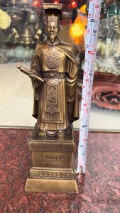 Tượng vua Lý Thái Tổ bằng đồng hun giả cổ cao 37cm rộng 12cm nặng 2.5kg