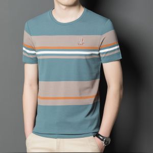 ROMON | เสื้อยืดแขนสั้นผู้ชายฤดูร้อน บางเฉียบ คอตั้ง หลวม ลำลอง ผ้าไหมน้ำแข็ง แฟชั่นสำหรับผู้ชาย ลำลอง สบายๆ ใส่ไปทำงาน