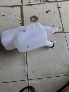 Bình xịt kiếng xe tải hyundai hd65 hd72 mighty2 hd 99 hd110s pamax...hàng đẹp giá 1 cái.MST90