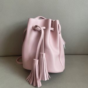 Túi xô đeo chéo mini tua rua thời trang Mới xuất xưởng Da chất lượng xuất khẩu Lý tưởng cho học sinh sử dụng Túi đeo vai đa năng