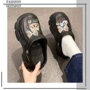 LHShoess สินค้าราคาสุดคุ้ม รองเท้าแตะหัวโตแฟชั่น งานขายดีที่สุด ใส่ดีเบาสบายพื้นนิ่ม มี 3 สี แถมฟรีตัวติดลายแมวในชุดเลยไม่ต้องสั่งแยกในราคาที่ถูกกว่าใคร