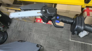 เลื่อยยนต์ 6นิ้ว เลื่อยไฟฟ้าแบต 4000W Telescoping Pole Electric Chainsaw 1.2Mเลื่อยไม่แปรงถ่านไฟฟ้า เครื่องมือการตัดแต่งสวนไร้สายเลื่อยกิ่งสูงสำหรับแบตเตอรี่ Makita 48V เลื่อยไฟฟ้าไร้สาย + ด้ามต่อ การทำงานด้วยมือเดียว