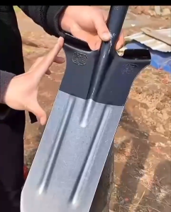 พลั่วหญ้า/เสียมขุดดิน 2in1 สำหรับป้องกันภัยไฟ หัวเหล็กแข็งแรง ใช้งานหลากหลาย พลั่วเหล็ก เสียมขุดดิน ใช้งานได้หลากหลาย ทำความสะอาดถนน พลั่วขุดดิน จอบถากหญ้า