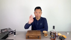 Cocktail Smoker Kit With 4 Flavor Wood Chip Bar Tool Set For Old Fashioned Bourbon & Food Smoker