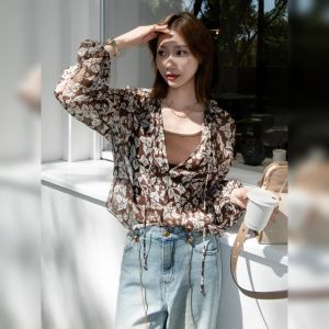 YUFUQING | French Vintage Floral V-neck Long Sleeve Shirt Womens Early Autumn New Style High-grade Elegant Personality Top