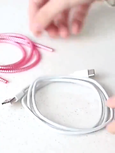 ตัวป้องกันสายเคเบิล 1.4M ที่ชาร์จหูฟังที่ชาร์จสายเกลียว ตัวถนอมสายชาร์จ For Android iPhone Cable Protector