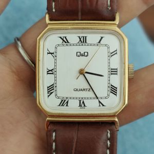 นาฬิกาญี่ปุ่นมือสอง Q&Q ทรง tank หน้าขาว หลักโรมัน เรียบหรู ระบบ quartz
