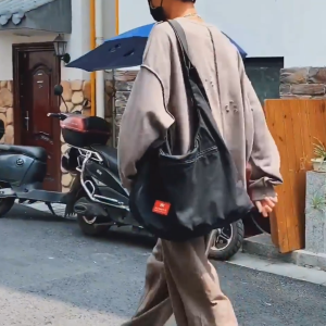 Mens tote bag convertible into a vest