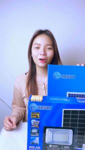 KKSKY โซล่าเซลล์ 1 แถม 2 ไฟโซล่าเซลล์ 1000w solar light outdoor ไฟภายนอกอาคาร โซล่าเซลสปอตไลท์ ไฟตุ้มโซล่าเซล ไฟโซล่าเซลสนาม กันน้ำ สดใสตลอดทั้งคืน