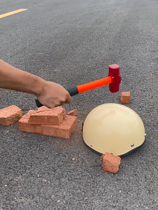 หมวกกันน็อกสวยล้ำ ใส่สบายตลอดวัน น้ำหนักเบา อากาศถ่ายเทดี ปลอดภัยมั่นใจ คุณภาพสูง แข็งแรงทนทาน เพิ่มสไตล์ให้ทุกการเดินทาง ไร้กังวล! (ไม่มีรับประกัน)