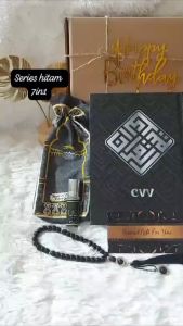 Alfareza - Paket Hampers Quran isi 7in1 Custom Series Hitam Peci Sarung Sajadah Tasbih Kado Pria Muslim Souvenir Haji Umroh