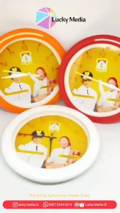 Jam Dinding Custom Sablon Logo Instansi Foto Wedding 30cm Promosi Souvenir RIng Plastik