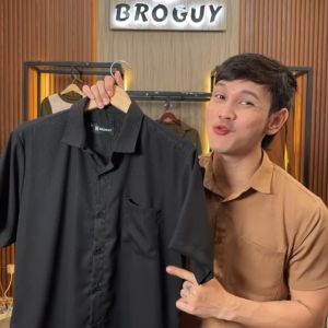 BROGUY Kemeja Pria Lengan Pendek Motif Embos Casual Slimfit