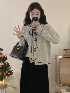 เสื้อคาร์ดิแกนถักสีเทาผูกโบว์ผู้หญิง เสื้อคลุมกันหนาวทรงเข้ารูป หวาน สไตล์เกาหลี ฤดูใบไม้ร่วง 2024 เสื้อคลุมกันหนาวคอตั้งแขนยาว