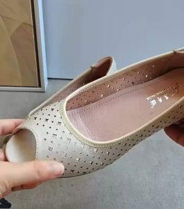 In Stock Women's Shoes: Black Mid-heel Comfortable Soft Sole Non-slip High-heeled Sandals for Women