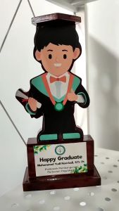 Custom Vandel KKN Magang Pembicara Kayu Asli Plakat Piagam Suvenir Magang Wisuda Wedding