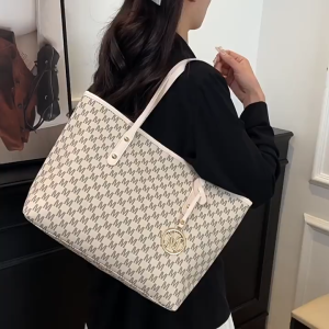 กระเป๋า Tote Bag ผู้หญิง สไตล์คลาสสิก&มินิมอล ลายเรขาคณิต/ตัวอักษร หนังPU หูหิ้วแข็งแรง ขนาดใหญ่ ใช้งานหลากหลาย ไปทำงาน/เรียน สะพายไหล่หรือถือมือ