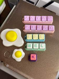 cuztomizable fidget clicker keychain