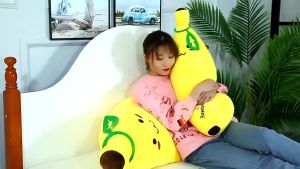 พร้อมส่ง ตุ๊กตากล้วย ตุ๊กตา สัมผัสนุ่ม เด้งกลับง่าย ของเล่นตุ๊กตา ของขวัญวันเกิด