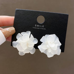 Summer White Flower Womens Earrings Versatile High-End Feelings New 2025 Ear Jewelry Alloy Plated Silver Gold Plant Floral