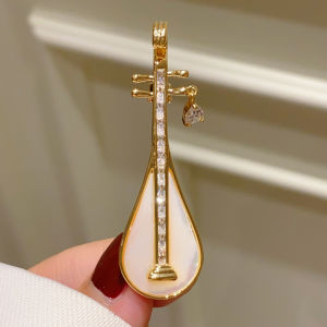 Elegant Natural Shell Pipa Mens Chest Pin Simple Stylish Western Suit Lapel Pin Clasp New Chinese Style National Trend