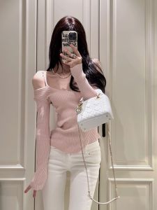 สีชมพู คอวี ปิดไหล่ เสื้อสเวตเตอร์ ผู้หญิง ฤดูใบไม้ร่วง ฤดูหนาว Slim-fit ถัก เสื้อท่อนบน Charming Bottoming เสื้อสํานักงานเดินทางสไตล์แขนยาว