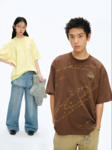 JNXS | Áo Thun Rộng In Sao Lấp Lánh Thêu Logo