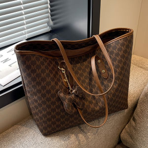 Large Capacity Womens Shoulder Bag 2026 New Fashion Versatile High-End Texture Handbag for Class Commuting Tote Bag