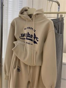 ระดับไฮเอนด์ สีกากี ลำลอง ชุดกีฬาสําหรับผู้หญิง หนาขึ้น เสื้อฮู้ด ชุดสองชิ้น ฤดูใบไม้ร่วง ฤดูหนาว แฟชั่น หลวม Fit ผ้าฝ้าย Blend