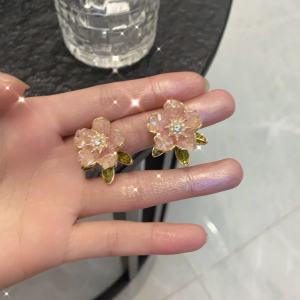 French Vintage Crystal Flower Earrings Womens New 2024 Unique Design Luxury Light Elegant Ear Jewelry Clip-On Earrings