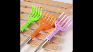 1Pc Long Handle Back Scratcher for Easy Reach Stainless Steel & Plastic
