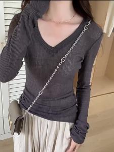 Hot Girl Chống Nắng Áo Dệt Kim Mặt Nạ Dài Tay t Áo Sơ Mi Nữ Mùa Thu 2024 Mong Muốn Thuần Khiết Mới V Cổ Áo Nghệ Thuật Trà Hơi Trong Suốt