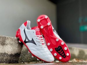 รองเท้าสตั๊ด หนังpu  สินค้าตรงปก100% ฟรีกล่องของแถม สินค้าใช้เวลาเดินทาง 2-3 วันถึง ใส่ไม่ได้ยินดีเปลี่ยนไซส์กับทางร้านได้ครับ