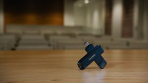 SanDisk® Phone Drive USB Flash Drive for iPhone Lightning and USB Type-C™ (64GB/ 128GB/ 256GB)