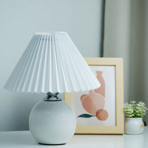 Đèn ngủ để bàn siêu đẹp trang trí phòng ngủ cắm điện My Home đế sứ chao vải nhiều màu sắc DN009