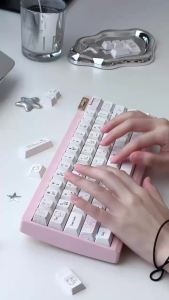Cute Pink Yier Bubu-Bear Keycaps Korean Hangul Keycaps Cherry Profile PBT Keycaps For Custom Gaming Mechanical Keyboard