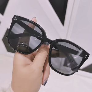 COD Korean Design Retro Mata Kucing Kacamata Hitam Wanita Sunglasses KM01