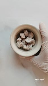 บ๊วย บ๊วยเค็ม แท้ 100% (คละขนาด) หนัก 300 กรัม (พิเศษ เพิ่มปริมาณ 10% รวม 330 กรัม)