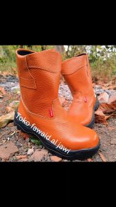 Sepatu Safety Boot Kulit Sapi Berkualitas Ujung Besi King SKN: Sepatu Safety Proyek Kitchen, Sepatu Safety Kitchen, Sepatu Kerja Pria & Wanita, Sepatu Safety Anti Api