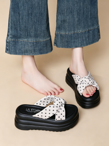 DINGMUYI | Elevating Polka Dot Slimming Beach Slipper