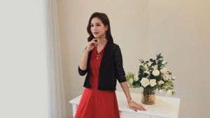 2024 Summer Womens Fashion Elegant Slimming Lace Shawl Sun Protection Simple and Western Style Versatile 3/4 Sleeve Cardigan