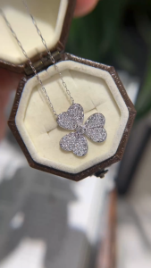 Montagne Jewelry 18K White Gold necklace for women Lukcy Clover Design Diamond Inset Fine Jewellery Natural 0.4 Carat Diamond Pendant Neckalce
