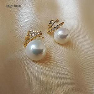 Elegant Pure Silver Pearl Stud Earrings Womens Unique Geometric Design Fashionable Luxury Feel New 2025 Trendy High-End Sensation